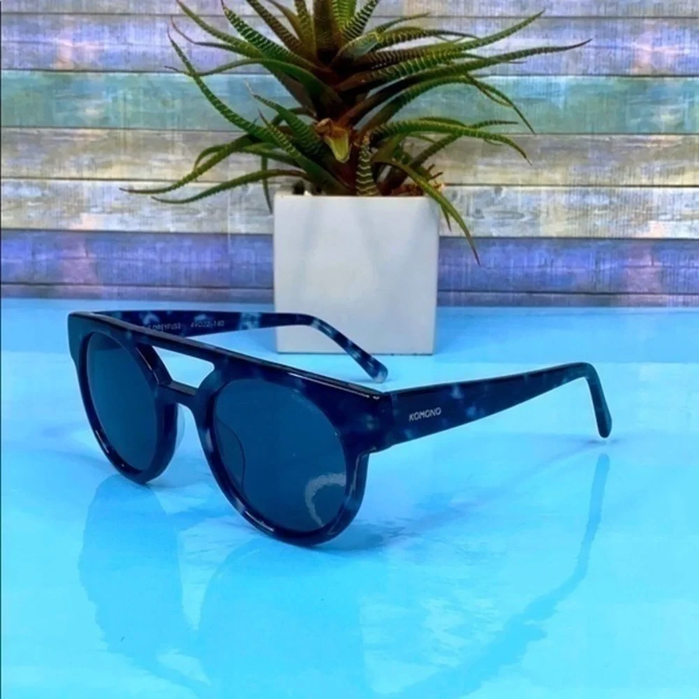 Men’s KOMONO Black Blue Sunglasses NEW🌴